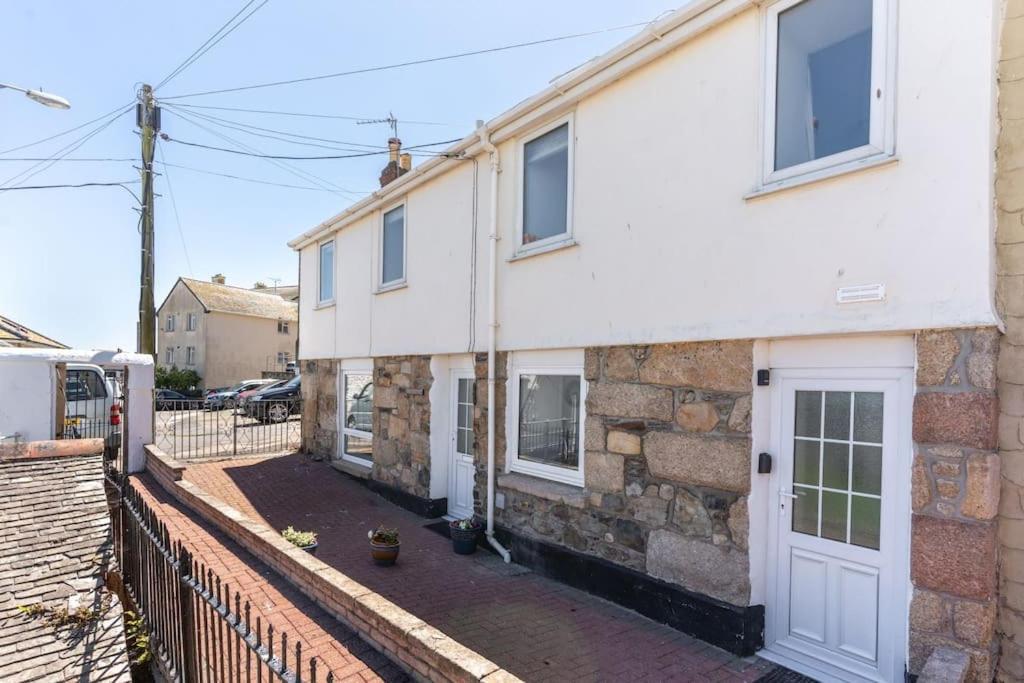 Charming 3 Bedroom Harbour Cottage With Parking Penzance Zewnętrze zdjęcie